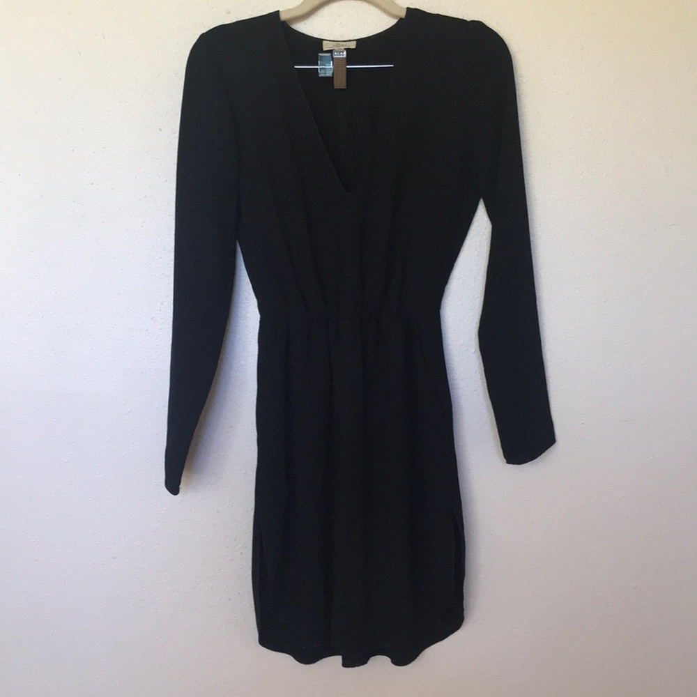 Aritzia Wilfred Long Sleeve V neck dress